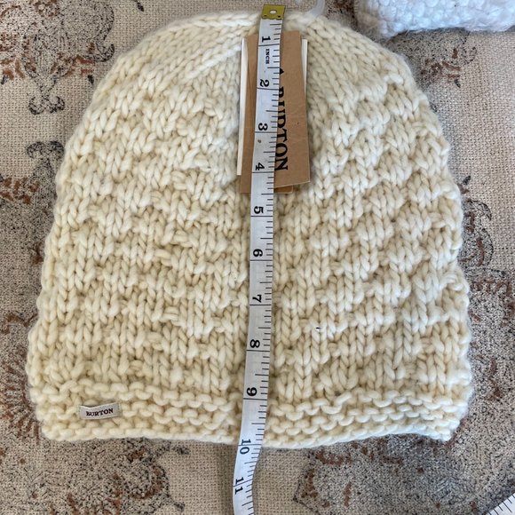 NWT Burton women’s beanie - Picture 4 of 5